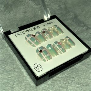 Iridescent Peach-Green Ombre Press-On Nail Set with Gems - MOCYNE